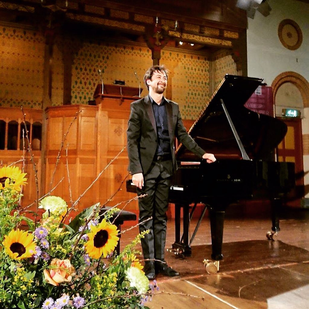 PosterTom's tweet photo. Happy times at @NavarraQt's Schubertiade for @WeespCMF, where I got to play Schubert's first Piano Trio, Trout Quintet, first Violin Sonatina, Four Impromptus D.899, Arpeggione Sonata, and Winterreise with the amazing @roseandfriends. Where would we be without Schubert?! https://t.co/ZD8clo3Bb0