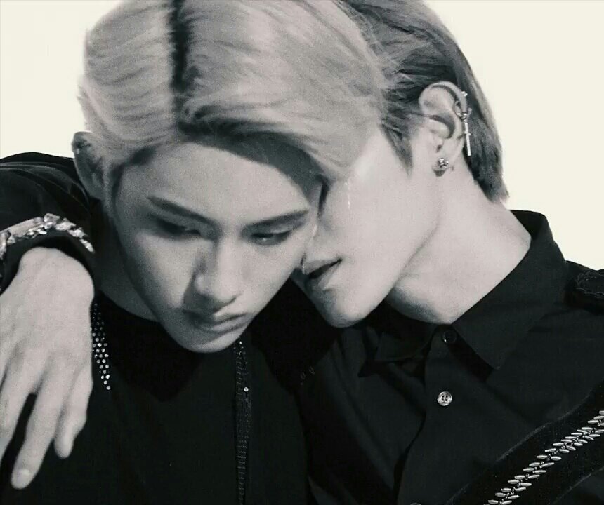 mpjaa_'s tweet photo. "หึ อยากเอาชนะหรอเตนล์"
"เปล่า"
"ในเมื่อคุณทำได้ ผมก็ทำได้เหมือนกัน"
#taeten https://t.co/EKIV0v5v8s
