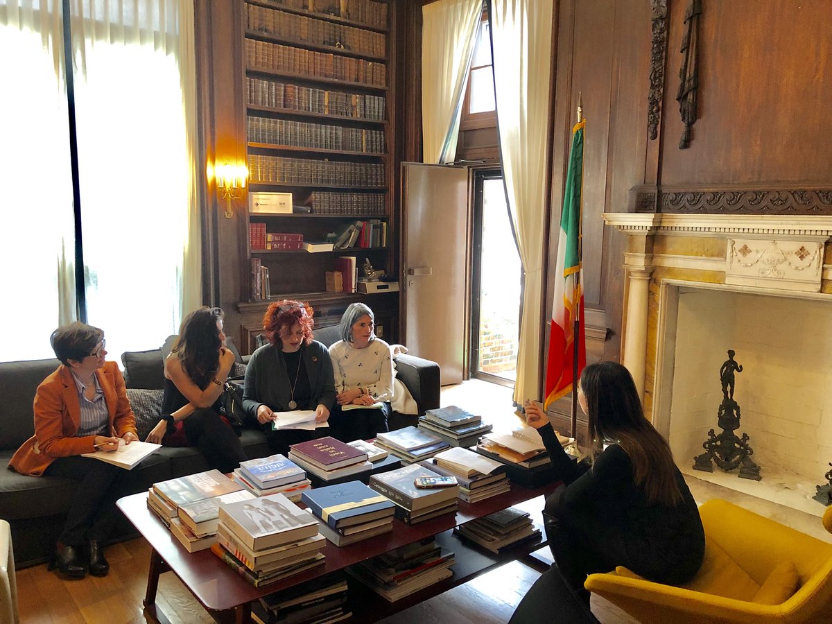 ItalyinNY's tweet photo. At #parkave690 meeting w/  #🇮🇹mothers of  🗽 #district3  supporting the expansion of 🇮🇹 #DLProgram also in the  #Upperwestside #tuttiunitiperlitaliano  #famiglieitalianeaNY ##letsspeakitalian #insieme @Matteosmummy @FabriceJaumont @FiaoBklyn https://t.co/SDSwyxrh0K