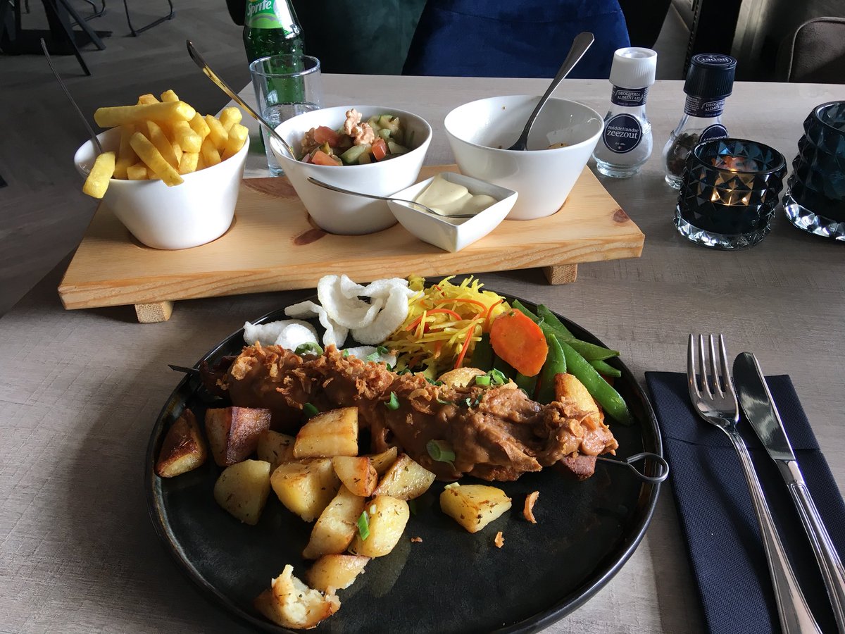 martin_kanon's tweet photo. Op avond afspraak in ter Apel .... een mooie gelegenheid voor een pitstop bij een mooie gelegenheid @winschoten #brasserie #pand147 #lekkereten #genieten #primaplek #hopsate https://t.co/GQXZVZqQ2e