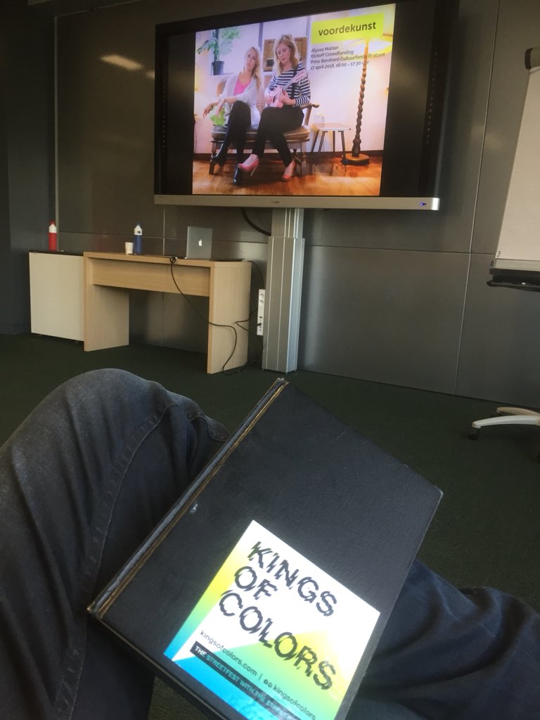 Kingsofcolors's tweet photo. Vandaag in de schoolbank bij een workshop crowdfunding van @voordekunst #koc #kingsofcolors #crowdfunding #voordekunst https://t.co/AN9qTMQi2g