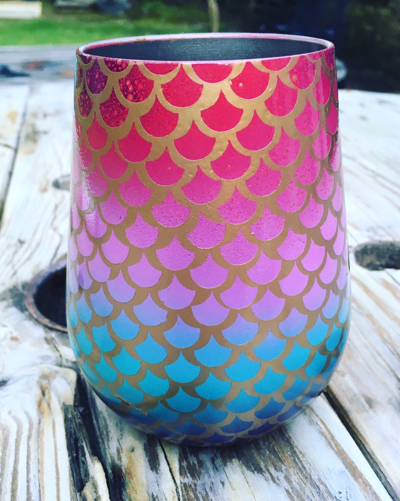 IkWilliams1's tweet photo. #mermaid #wine #MondayMotivation https://t.co/3Dcejyn4Q2