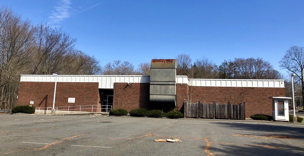 RegionsCRE's tweet photo. Pleased to successfully complete a 1031 exchange into this 14,000 SF call center that I’m converting to a state-of-the-art medical office building. Let the work begin! #ccim #sior #brokerturneddeveloper #medicaloffice #midstatemedicalcenter #hartfordhospital #fingerscrossed https://t.co/QMgGRC173L