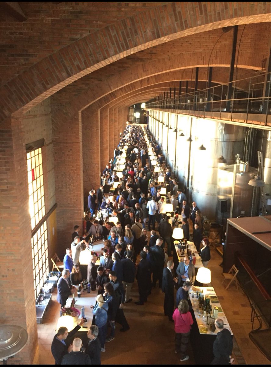 Un día maravilloso para nosotros. Hoy hemos recibido a más de 1.000 profesionales del sector del vino y los destilados en nuestra bodega <a href="/juveycamps/">Juvé & Camps</a> junto a @PrimerasM_Dist. #Magnificat2018