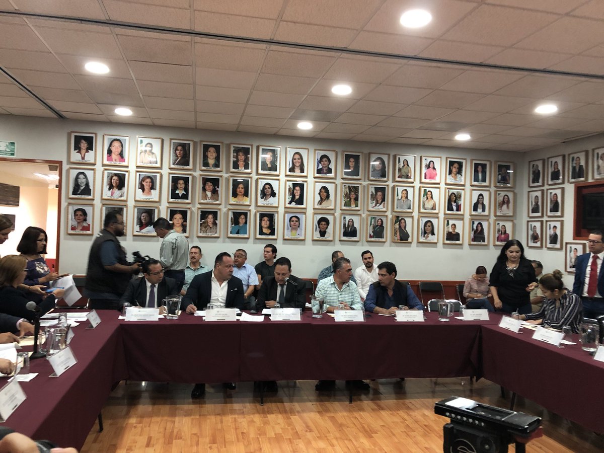 TonoLopez_1's tweet photo. Buen día| Continuando en @LegislativoJal con los trabajos en la Comisión de Vigilancia revisando cuentas públicas de diversos Organismos y Municipios @DiputadosdelPRI #LegislandoParaTí https://t.co/5H1lsoXLqM