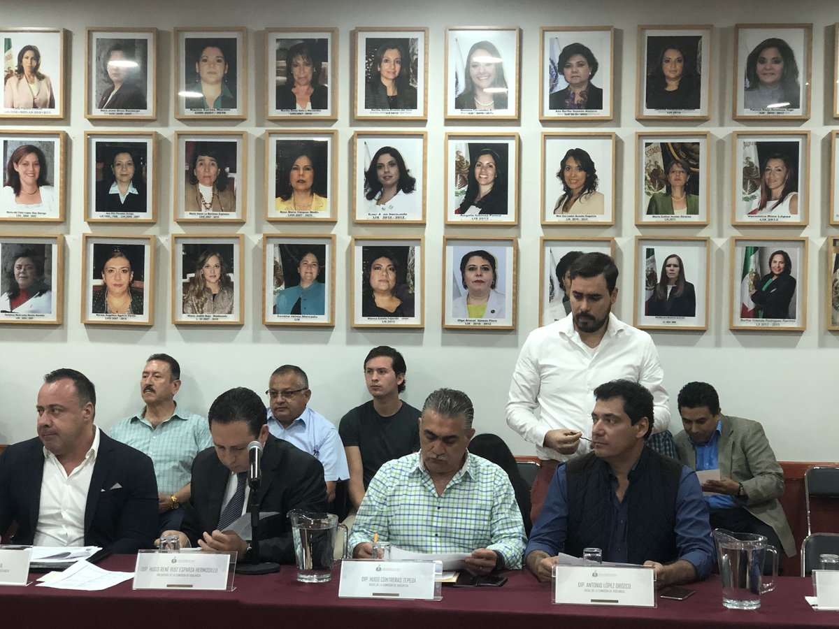 TonoLopez_1's tweet photo. Buen día| Continuando en @LegislativoJal con los trabajos en la Comisión de Vigilancia revisando cuentas públicas de diversos Organismos y Municipios @DiputadosdelPRI #LegislandoParaTí https://t.co/5H1lsoXLqM