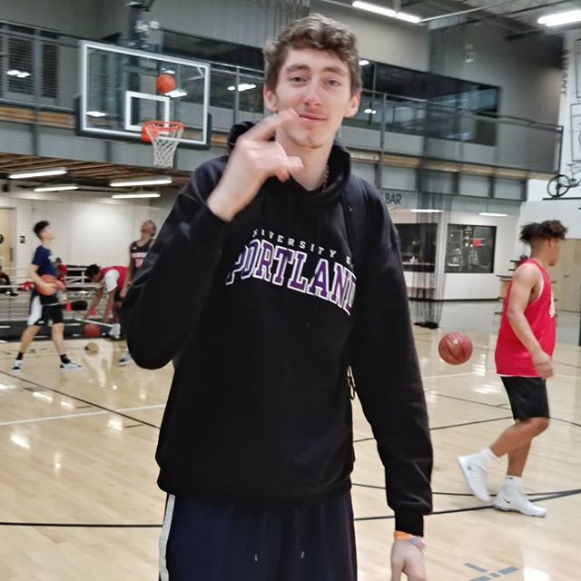 EleateSports's tweet photo. #EleateFamily 7 footer @jacob_tryon33 supporting his 🏀 squads this past weekend! The recent #PortlandPilots commit watched his old #TeamEleate go 4-0 against quality @prephoopsseries competition! ✊
.
.
#Eleate #JustHoop #IE #D1 #University #Portland #AAU #Basketball #JUCO #E… https://t.co/7wlPkrw9hS