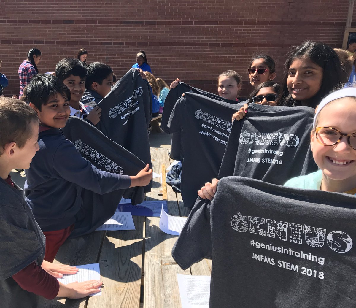 heroichistory22's tweet photo. Hey @harrisburgelem! We got some awesome rising 6th graders over here at @JNFries today! 👍#Geniusintraining #LearnGrowLead https://t.co/Xecmopft4I
