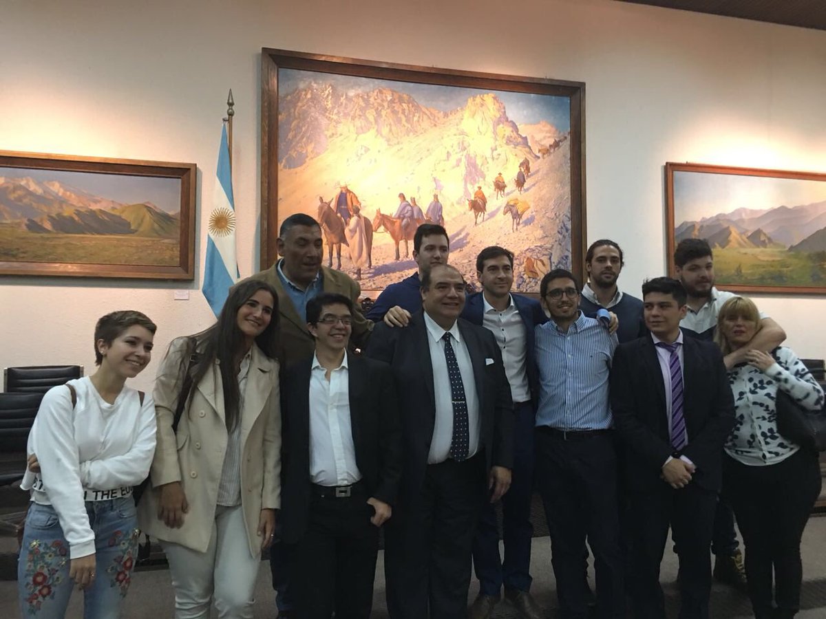 rodoabenitez's tweet photo. Hoy termina una etapa llena de proyectos, trabajo en equipo y muchos sueños compartidos. Sólo me queda agradecer a todos los que aportaron de alguna manera a estas ganas de trabajar por una Ciudad mejor
¡Gracias por acompañarme! https://t.co/sK9FSyHxtd