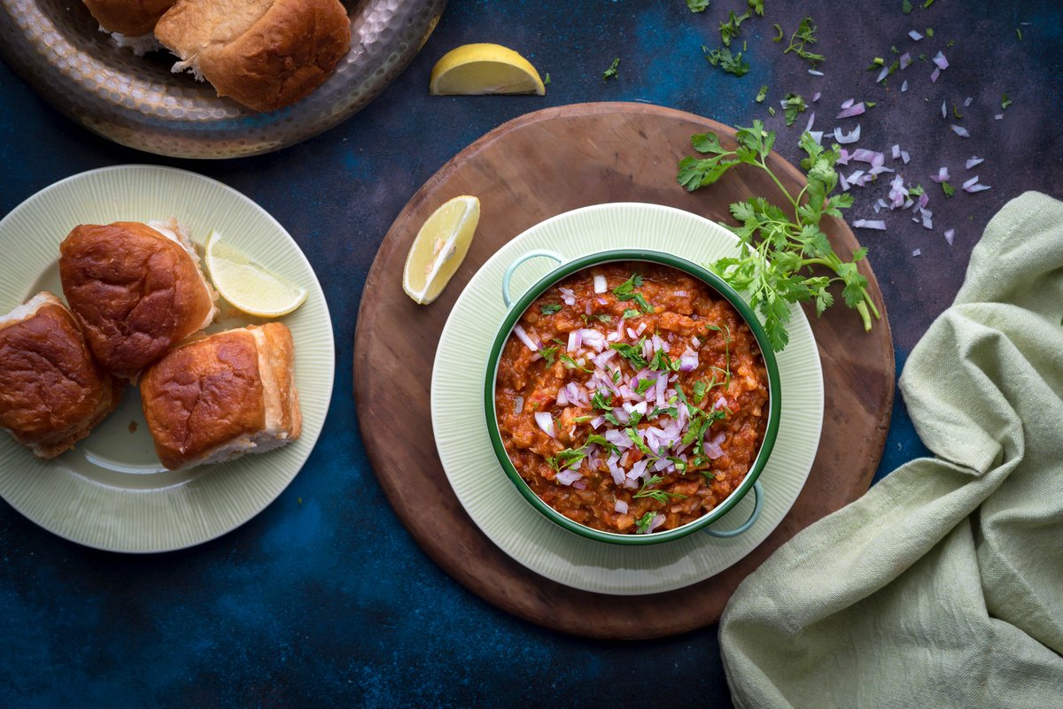 global_belly's tweet photo. Did you know that Pav Bhaji was created as a quick midnight meal for the textile factory workers in Mumbai? Or that Pad Thai was considered the first fast food of Thailand? Learn more about your favorite dishes as you cook your way from Bangkok to Bombay. #cooklearnexplore https://t.co/GEtn15Xotc