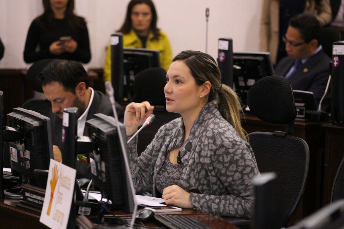 ConcejoDeBogota's tweet photo. La HC @MariaClaraName señala que este Proyecto de Acuerdo busca mejorar la movilidad en la ciudad ampliando el horario de la prestación de servicios del transporte, así como la generación del empleo, actividades culturales y turísticas. https://t.co/ioUxgEWW9u