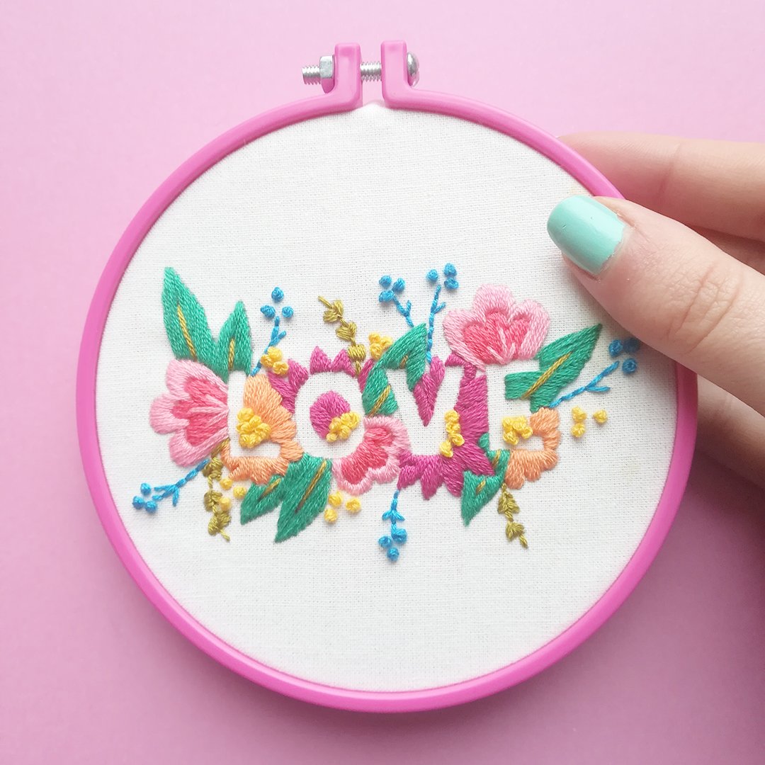 Mollie_Magazine's tweet image. Our Prod Ed @tobeadorned has been finishing off issue 87's hoop kit for World Craft Week.

“I've taken a detour from crochet for @worldcraftweek to stitch this @brynnandcoshop hoop, and have absolutely LOVED getting back into embroidery. Let me at those French knots!”