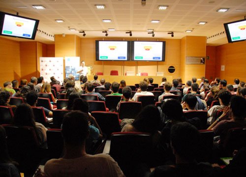 CataloniaHealth's tweet photo. L'#emprenedoria és essencial per al desenvolupament de la #biotecnologia. Molt recomanable el curs #ClausBio @biocat_cat amb les experiències de 10 bioemprenedors d'èxit a Catalunya. Ja s'ha obert la inscripció 👉🏻 https://t.co/2RQ7vsD8t7 https://t.co/yPybtE3HQM