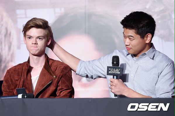 Mika_9608's tweet photo. K: Thommy is a good boy 😅😂
T: "I kill you Ki Hong 😐"
#Newt #Minho #Minewt #민호뉴트 #민호 #뉴트 #art #minewtart #KiHongLee #ThomasBrodieSangster #Kimas https://t.co/2q8lX8ePa0
