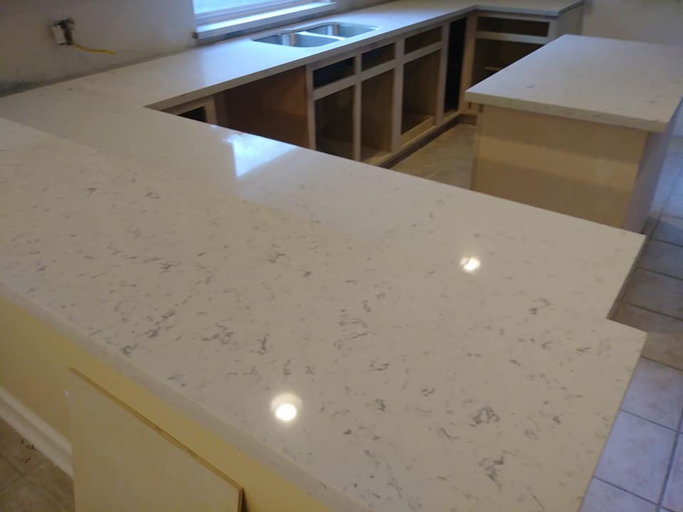 GraniteKingLBK's tweet photo. Granite King isn't all granite! Here we have Carrara Cervino Quartz. We installed a 60/40 stainless steel undermount sink in the kitchen. For the bathrooms we went with white porcelain oval undermount sinks https://t.co/sJ7GSkiGSt
