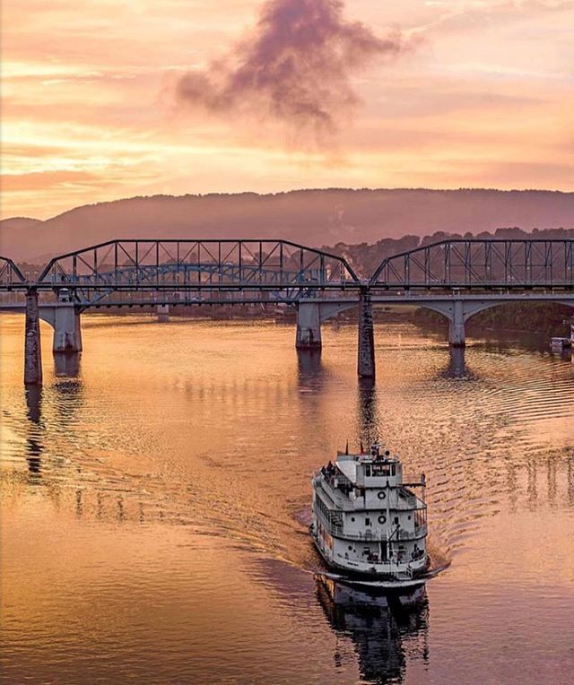NoogaFirst's tweet photo. Incredible 🌅 shot of Chattanooga’s iconic bridges and @noogariverboat // taken by the talented @stephendevriesphoto #noogafirst https://t.co/fH0Dd9Zh36