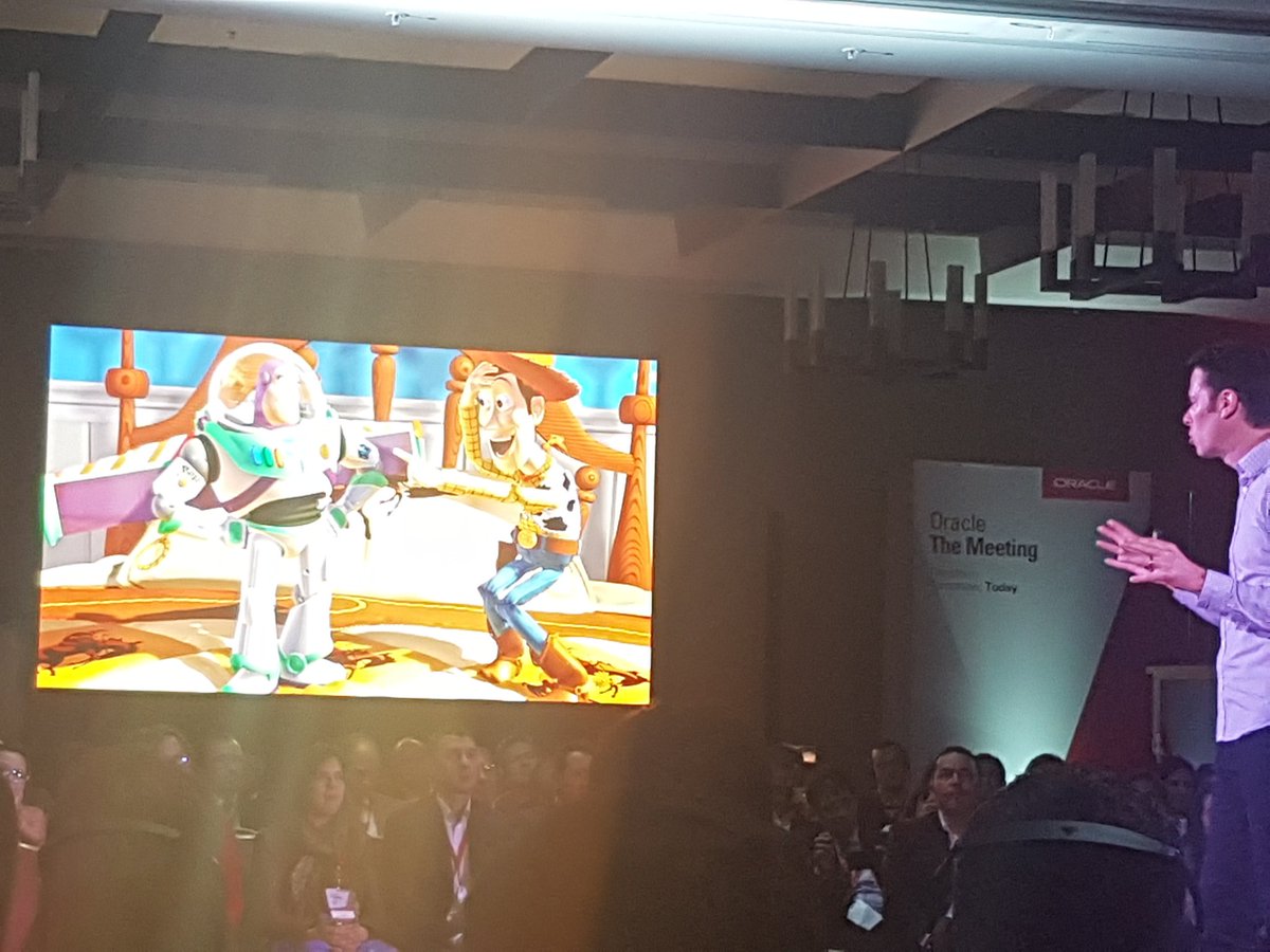 Arkiteck_com's tweet photo. #MeetTheFuture con @OracleCOL en estos momentos Matthew Lunhn creador de Toy's Store. https://t.co/wJFVxNDtl9