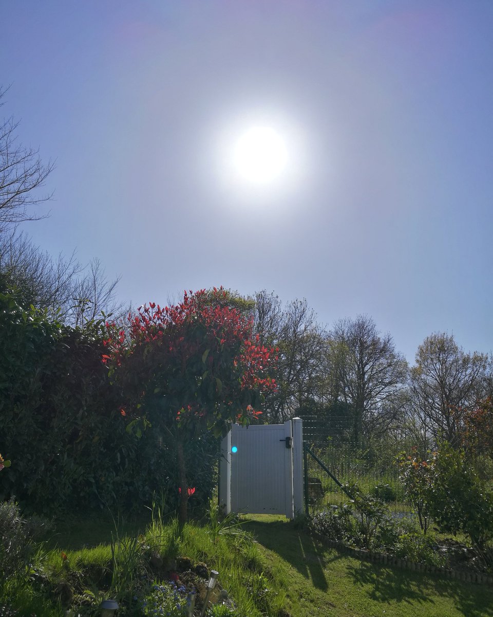 IXfingers's tweet photo. Genre il fait jamais beau en Bretagne... https://t.co/IfpAIM3AZW