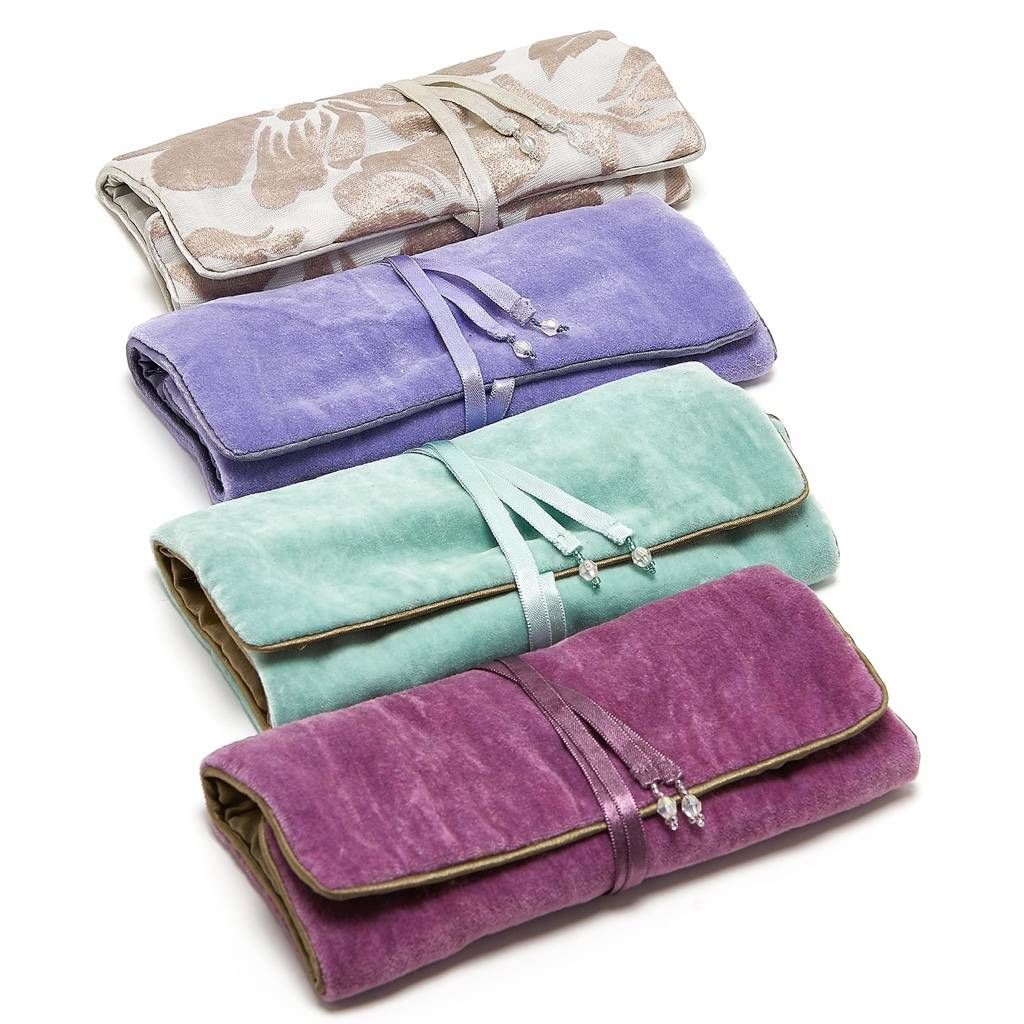 As you start thinking about holidays, treat yourself to a real #travel essential!

Each jewellery roll has two zipped pockets, two ring holders and a deep pocket for larger pieces of #jewellery.

buff.ly/2GClmBN

#jewelry #jewellerybox #velvet