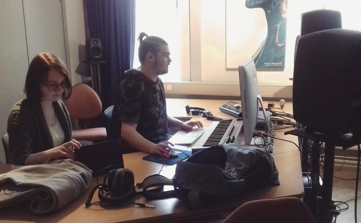 TanggalGame's tweet photo. Today, some of the voice acting for the main character was recorded! #tanggalgame https://t.co/B2Fd9nJuem