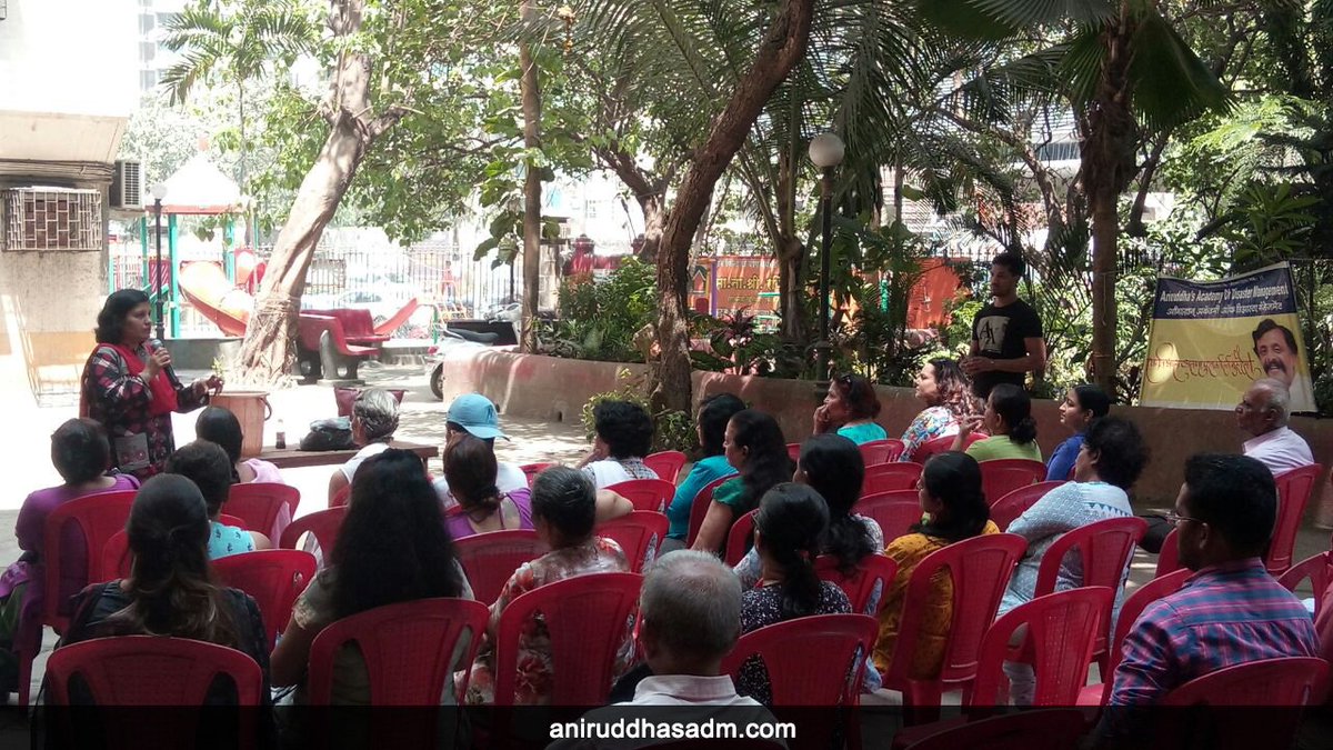 aniruddhasadm's tweet image. Green Fields Rock End Society, Jogeshwari, Mumbai invited volunteers of @AniruddhasADM to perform a demo of #Vermiculture (#WormComposting) which will serve as an effective solution in tackling Wet #WasteManagement problem of the society