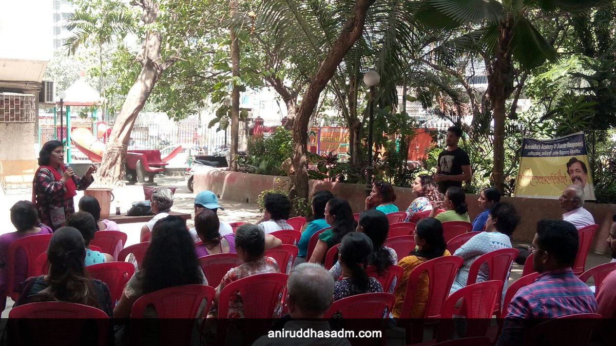 aniruddhasadm's tweet image. Green Fields Rock End Society, Jogeshwari, Mumbai invited volunteers of @AniruddhasADM to perform a demo of #Vermiculture (#WormComposting) which will serve as an effective solution in tackling Wet #WasteManagement problem of the society