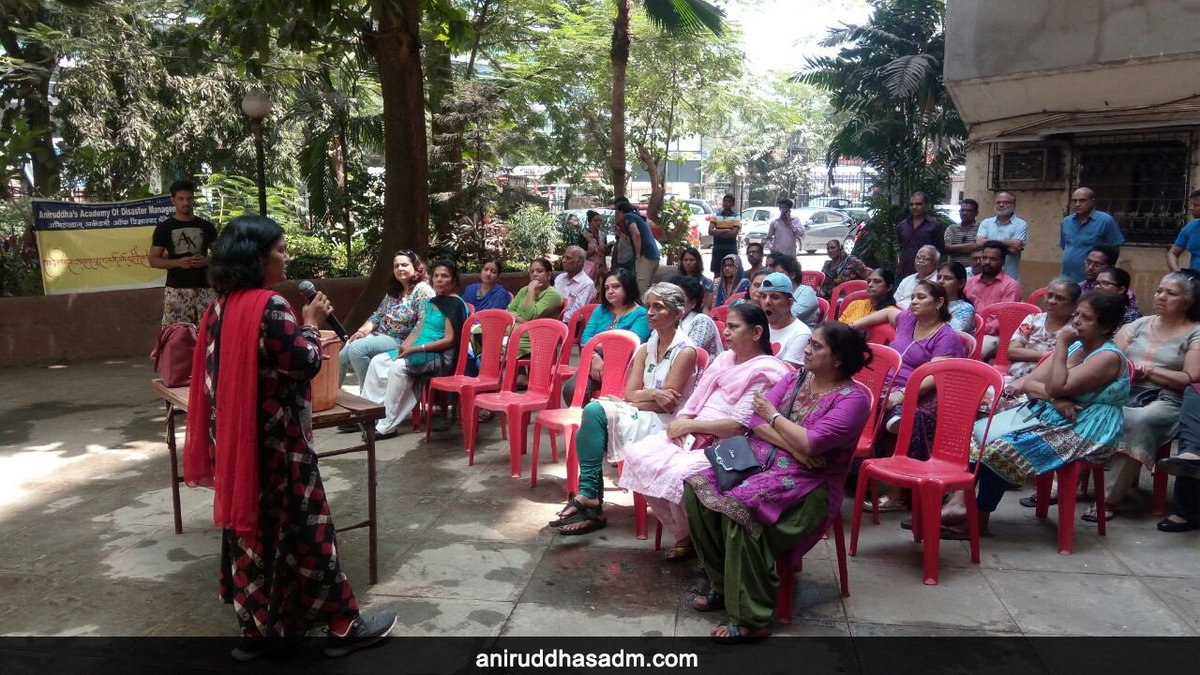 aniruddhasadm's tweet image. Green Fields Rock End Society, Jogeshwari, Mumbai invited volunteers of @AniruddhasADM to perform a demo of #Vermiculture (#WormComposting) which will serve as an effective solution in tackling Wet #WasteManagement problem of the society