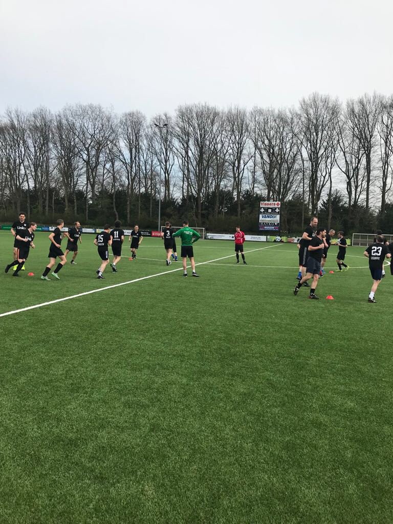 NEC_OSRN's tweet photo. Business partner @LinkUimedia krijgt vandaag voetbaltraining van Bogers, Sturing en Paes #OSRN #LINKU #CLINIC https://t.co/tntb3LdRQi