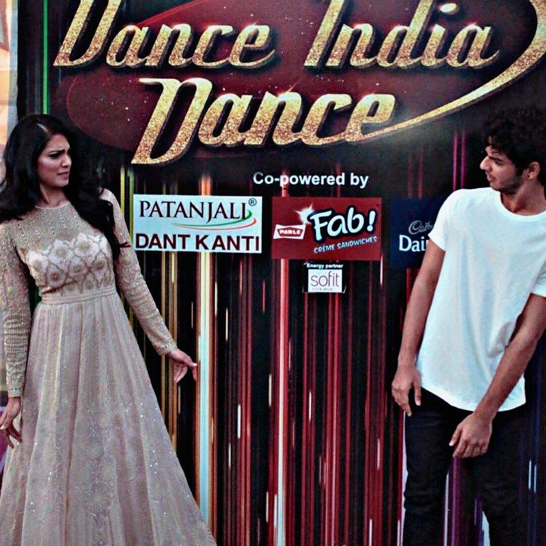 IshaanKhatterFC's tweet photo. @imIshaanKhatter and @MalavikaM_ On the sets of #DIDLittleMaster #IshaanKhatter #malavikamohanan @BTCTheFilm #10DaysToBeyondTheClouds !! https://t.co/PRJKr1Pu5p