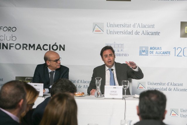 El Secretario de Estado para la UE, Jorge Toledo (@JorgeToledoAlb), ha participado esta mañana en un desayuno-coloquio sobre "El #Brexit y el Mediterráneo". 🇬🇧🇪🇺 <a href="/HablamosdEuropa/">Hablamos de Europa</a>