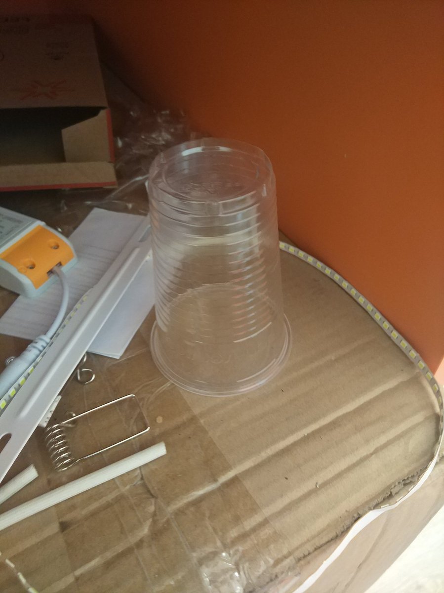 SunledGroup's tweet photo. Nuestros #Clientes esconden sus vasos de agua por la tienda de sunled para usarlos otro día y no gastar 😂😂😂.
#led #Cosasquemehacensonreir https://t.co/ML1npigRow