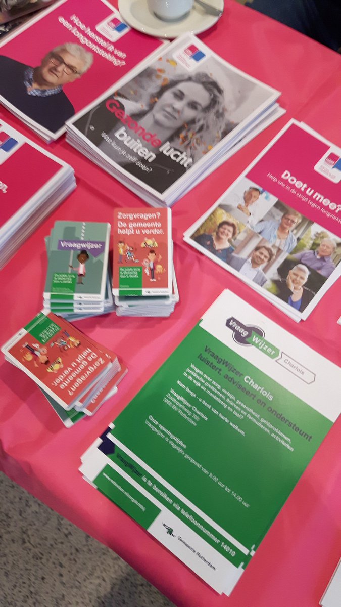 Vraagwijzer's tweet photo. Presentatie voor het Longfonds @charlois_rdam. Materialen liggen klaar. #Vraagwijzer #informatie https://t.co/XjdyktU7wI