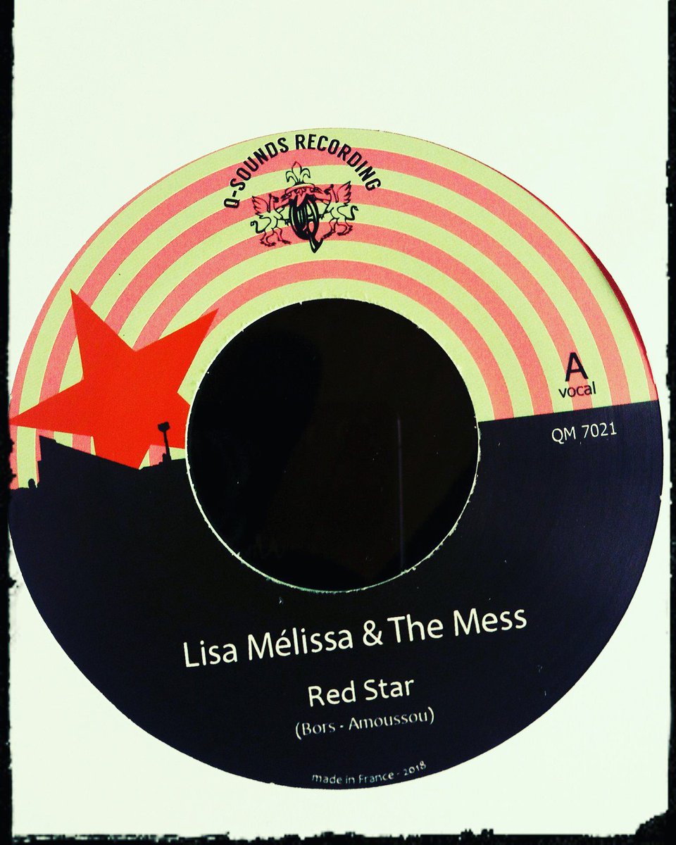 RED STAR ! 
Le deuxième 45t de Lisa Mélissa and the Mess bientôt disponible. 
Un petit aperçu du macaron. 
Un hommage à notre façon au club mythique du <a href="/redstarfc/">Red Star FC ✪</a>.