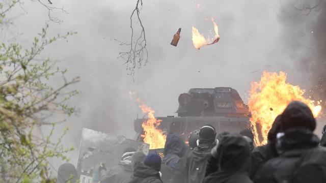 eatps_'s tweet photo. Live Blog from @enough14: The Eviction of #ZAD #NDDL Day 2 #ZADResist! # #ZADPartout #ZADPart2 #antireport https://t.co/BTDWg4bVy8 … https://t.co/KhGNai81jf