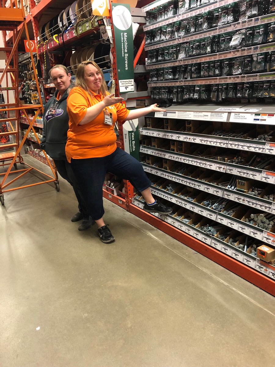 KeelyFeeman's tweet photo. Great job with Crown Bolt presentation Angel & Miranda! @JRMethodCB @cburch0302 #springwillcomesoon https://t.co/YFAFb6CUYm