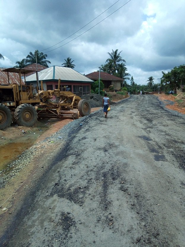TrackaNG's tweet image. [Update] Akamkpa town internal roads, Akamkpa, Cross River state for N100m
The work is presently ongoing after Tracka team did sensitization campaign, conducted Townhall meeting &amp;amp; encouraged the community to write letters to their Reps for Project update.
#2017ConstituencyProject