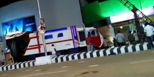 PorusKing's tweet image. #2point0 #2point0teaser  #robot2
Movie previsualisation vs original