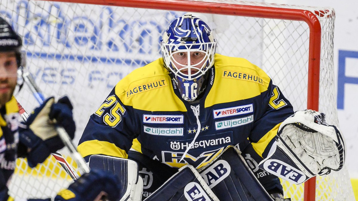 HV71's tweet photo. Jonas Gunnarsson återvänder till #HV71 https://t.co/vHuG2wFdsk https://t.co/IUBTuAXoo9