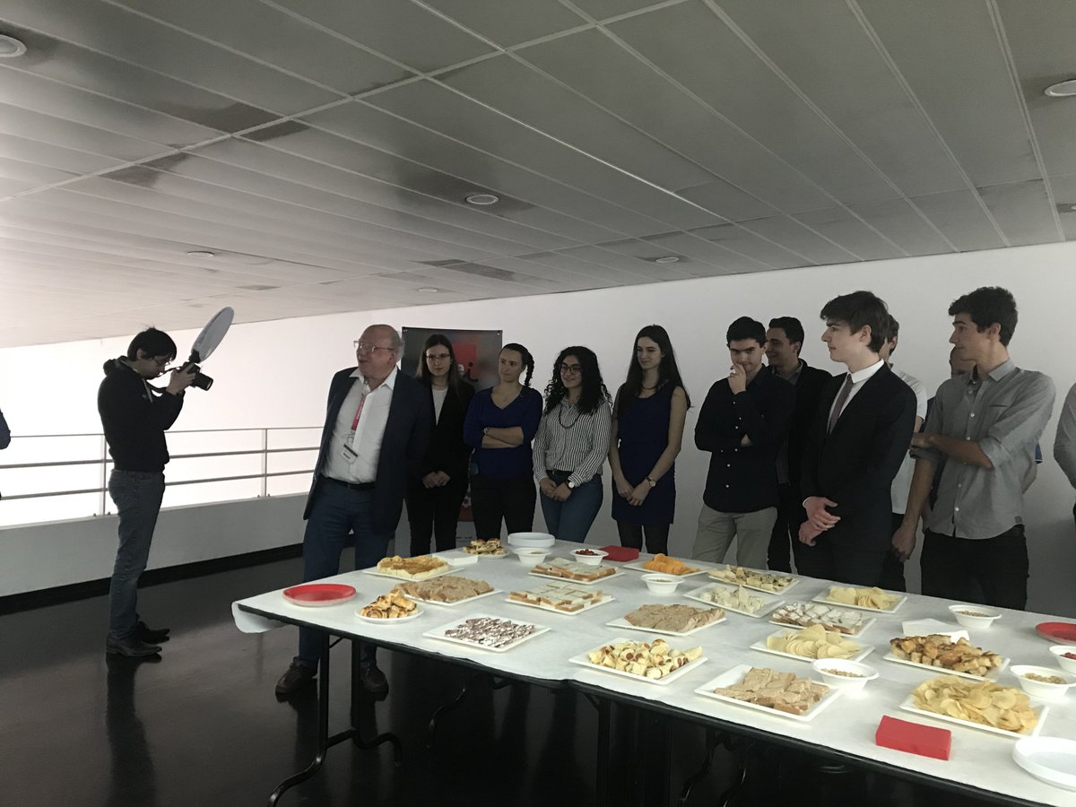 ENSEIRBMATMECA's tweet photo. Ce midi a eu lieu le cocktail de passation de la junior entreprise @JuniorAEI @ENSEIRBMATMECA. Merci à la nouvelle équipe pour l’organisation 😄 https://t.co/00UFhuEG1o