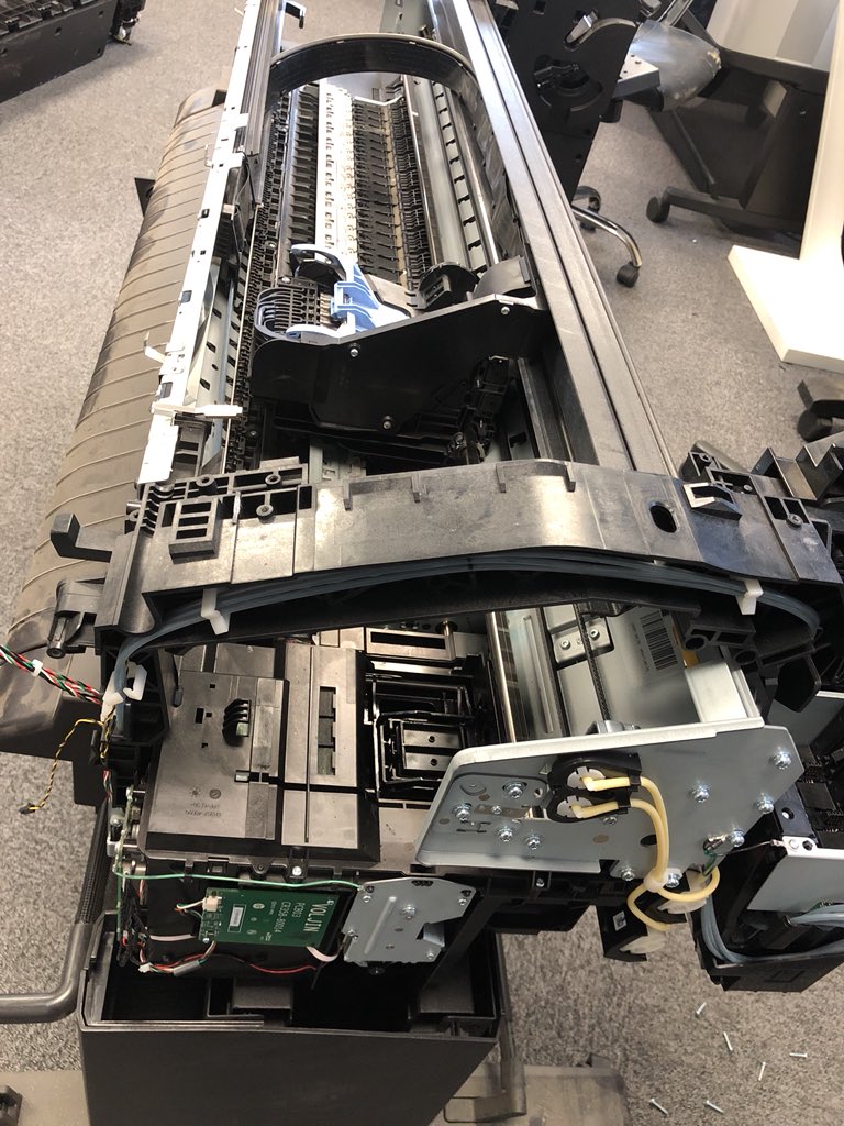 hpdesignjet's tweet photo. Full service being preformed on a customers #HP #Designjet T920 printer, book yours in today from £99 +vat! https://t.co/xeMJ4HCXSC