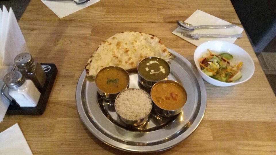 spicegardenpl's tweet photo. #Chicken Do Pyaza, czyli kawałki kurczaka w sosie cebulowo orzechowym
Keema #Curry- pyszny kurczak w indyjskich przyprawach
#Dal Makhani, czyli soczewica na maśle w indyjskich przyprawach
Kto ma ochotę na coś pysznego?😍
Spice Garden :) https://t.co/tLYaDGLUxH
☎ +48 22 779 11 14 https://t.co/jUsNaqrfcS