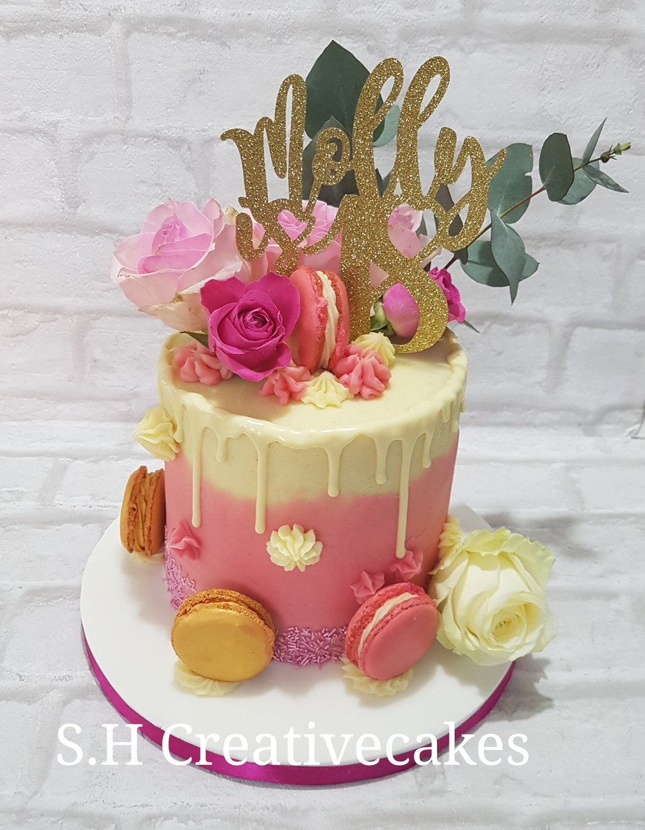 #cakes #cake #birthday #birthdaygirl #birthdays #Macarons