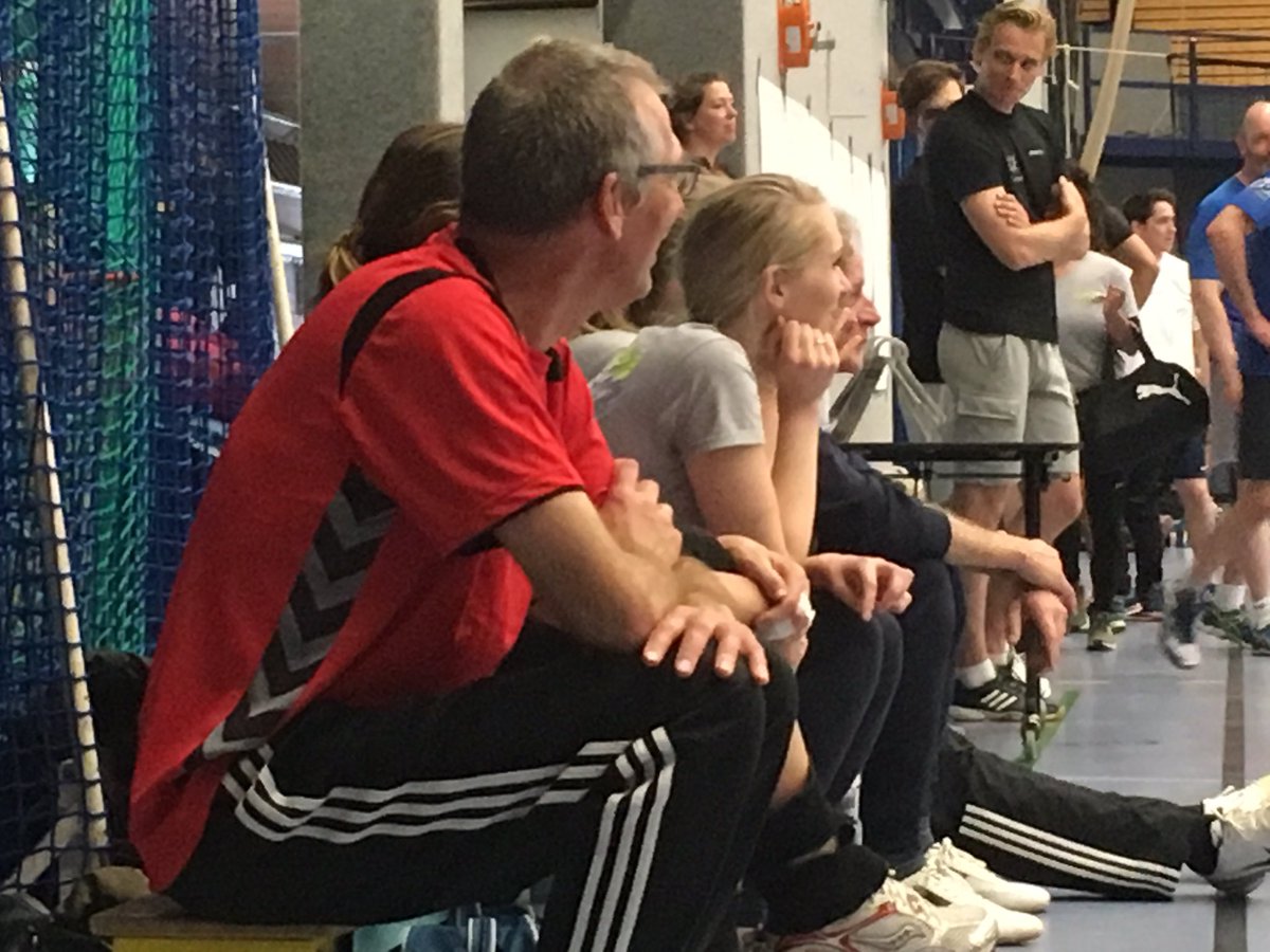 VolleybalteamW's tweet photo. Team 1 had het moeilijk @Merwestein tegen @kwintes en #raadvandekinderbescherming https://t.co/QPDcGTJcO9