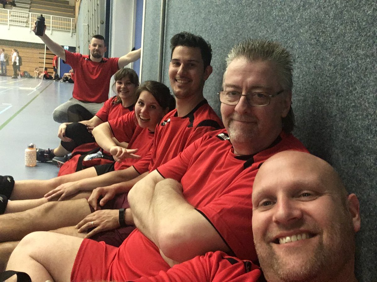 VolleybalteamW's tweet photo. Team 1 had het moeilijk @Merwestein tegen @kwintes en #raadvandekinderbescherming https://t.co/QPDcGTJcO9