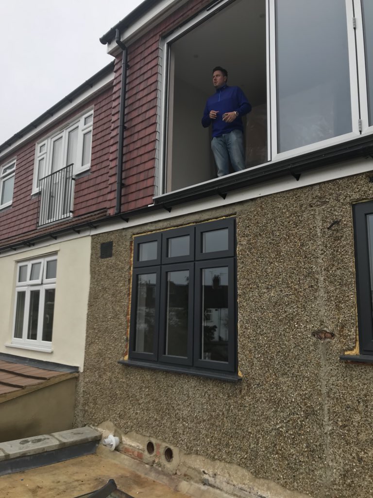 bedpostsurbiton's tweet photo. @Harrison_Spinks Super king divan would not go up the stairs so there was only one option..........up over flat roof and up into loft conversion. https://t.co/k2xtgbSDeT
