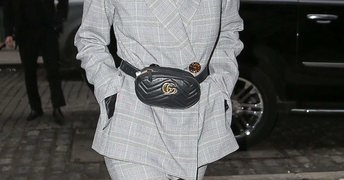 zesty_fashion's tweet photo. Rosie Huntington-Whiteley and Kim Kardashian are rocking the 90s bum bag - why its 2018s… https://t.co/nsQnNI65qc https://t.co/1FP3xTiLdD