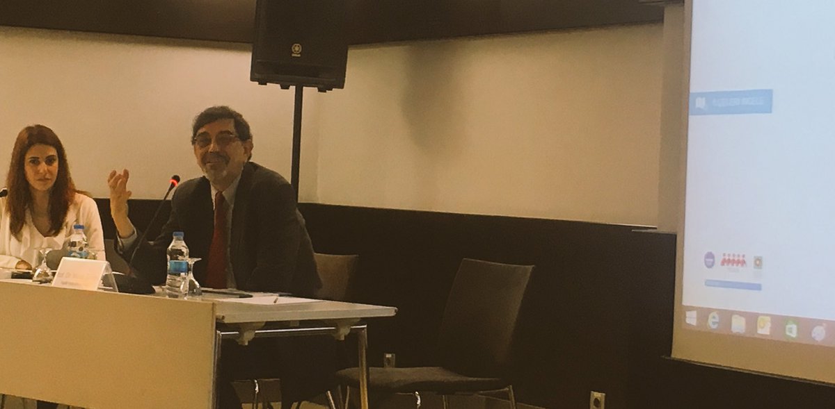 Üniversitemiz İstanbul Çalışmaları Merkezi’nin paydaşlarından olduğu İstanbul İlçe Belediyelerinde Çocuğa ve Aileye Yönelik Hizmetler projesinin kapanış toplantısında Prof. Dr. Murat Güvenç hocamızın sunumunu dinliyoruz. Proje detayları için belediye.istanbul95.org