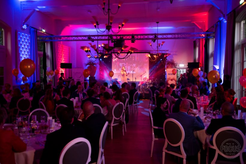 KWFbenefietgala's tweet photo. GEZOCHT! Welke ondernemers, bedrijven of instellingen steunen samen met ons de strijd tegen kanker. Wij zoeken sponsoren die ons kunnen helpen met een veiling items, loterij prijzen of op financiële basis. voor het KWF Benefiet Gala, 4 oktober op @GrootWarnsborn @kwf_nl #plsRT https://t.co/kfdPPlK81c