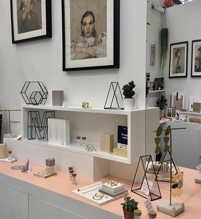 I FOR DETAIL \\ Tonight’s the night join us @thehoxtonhotel #Shoreditch where we’ll be popping up alongside a stellar line up #girlsboss ‘ for a night of fashion &amp; empowerment entry is completely free &amp; we’ll treat you to a 🍷, see you there