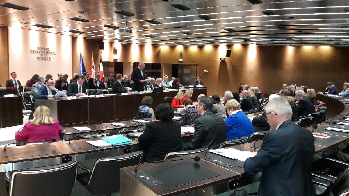 Prefet57's tweet photo. #Prefet57 présente le rapport d'activités des services de l'Etat 2016 et 2017 devant les élus départementaux
#Moselle https://t.co/QFbJWwr1hC